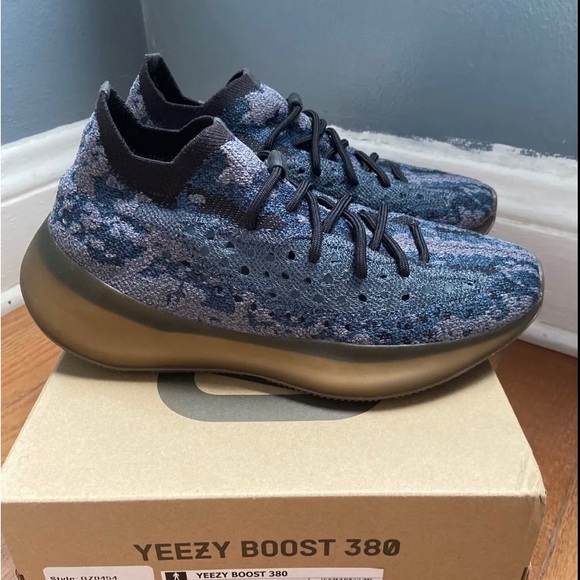 Used Yeezy Boost 380 Size 9 - Picture 4 of 5
